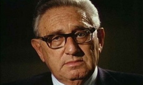 Tokoh Perang Dingin, Henry Kissinger mengatakan sudah waktunya Ukraina dan Rusia melakukan negosiasi damai. 