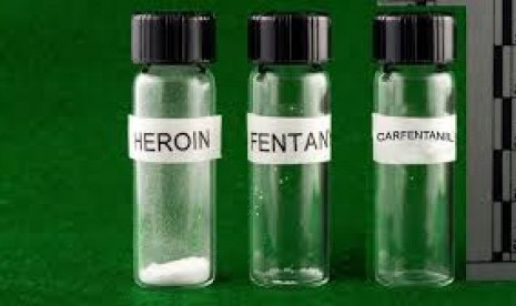 Heroin, Carfentanil dan Fentanil. Departemen Kehakiman untuk pertama kalinya mendakwa perusahaan dan karyawan yang berbasis di Cina, karena memasok bahan kimia yang diperlukan untuk membuat fentanil.