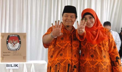 Hidayat dan isteri mencoblos di TPS 013