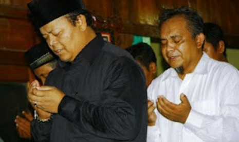 Hidayat Jadi Imam Shalat Jenazah di Rawamangun