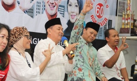 Hidayat Nur Wahid bersama relawan Anies-Sandi-Alex