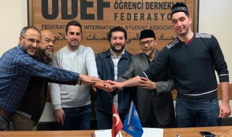 Hidayatullah dan UDEF meneken kerja sama di Istanbul, Rabu (30/3).