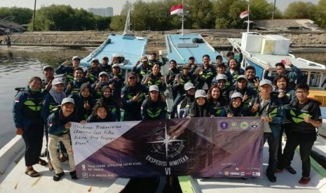 Himpunan Mahasiswa Ilmu dan Teknologi Kelautan (Himiteka) IPB University melakukan ekspedisi ke Pulau Sabira.