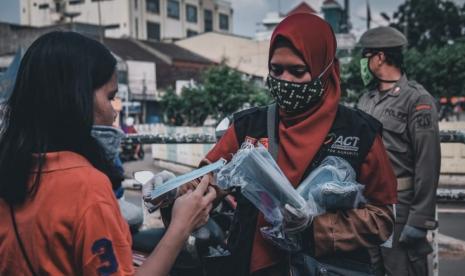 Hingga akhir April, Aksi Cepat Tanggap merilis jumlah aksinya yang telah menjangkau lebih dari juta penerima manfaat melalui berbagai aksi penanganan dampak Covid-19.