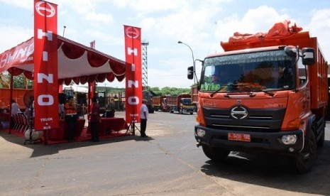 Hino Lakukan Uji Emisi Khusus Truk Sampah