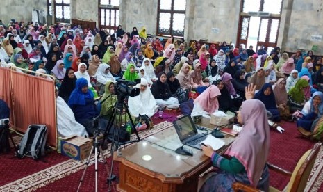 Hj Astri Katrini Alafta SS, Med mengisi Kajian Dhuha di Masjid Agung Sunda Kelapa (MASK) Menteng, Jakarta, Pusat, Ahad (28/4).