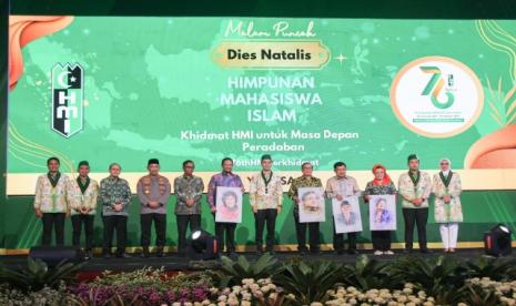  Malam Puncak Dies Natalis Ke-76 HMI yang bertemakan 'Khidmat HMI untuk Masa Depan Peradaban' di Balai Sudirman, Jakarta, Senin (27/2/2022) malam.