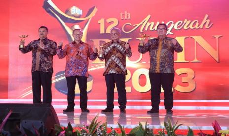 Holding Perkebunan Nusantara berhasil meraih dua penghargaan dalam ajang Anugerah BUMN 2023, yang digelar oleh BUMN Track. Kedua penghargaan tersebut, yakni Perusahaan dengan Transformasi Organisasi Terbaik dan The Best CEO dengan Talent Development Terbaik yang disematkan kepada Direktur Utama Holding Perkebunan Nusantara PTPN III (Persero), Mohammad Abdul Ghani.