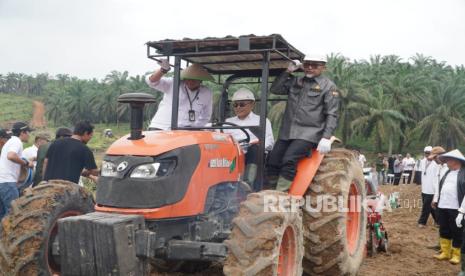 Holding Perkebunan PTPN III (Persero) melalui Sub Holding PTPN IV PalmCo memperluas program Tanam Padi PT Perkebunan Nusantara (Tampan) dengan merangkul para petani sawit peserta program peremajaan sawit rakyat atau PSR di Provinsi Jambi.