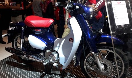 Honda Super Cub C 125 pada pameran Indonesia  Motorcylce Show (IMOS) 2018