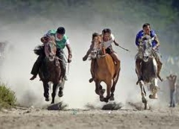 Horse race in Aceh (photo file)