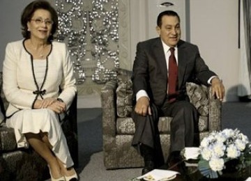 Hosni Mubarak dan Istri Suzanne