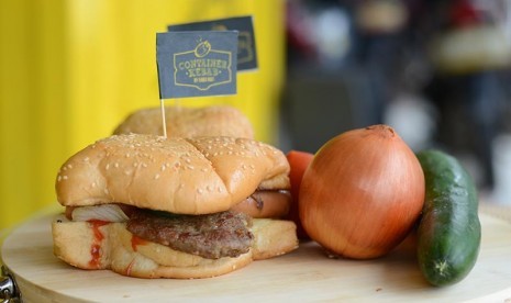 HotBurger di Kebab Baba Rafi Depok.