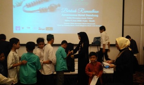 Hotel Amaroossa Bandung Gelar Bukber Anak Yatim