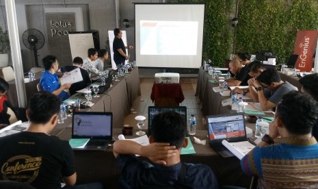 Hotel Information Technology Association (HITA) Jawa Barat menggelar training bersertifikat bagi para IT hotel di Kota Cirebon, Sabtu (28/4) hingga Ahad (29/4). 