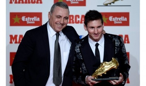 Hristo Stoichkov (kiri) bersama Lionel Messi