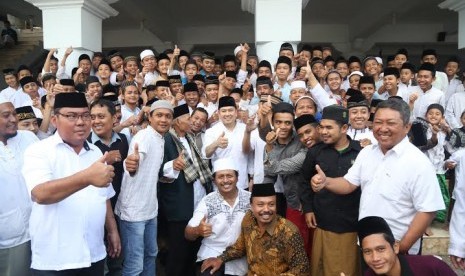 HT bersama santri saat berkunjung ke ponpes di Banyuwangi.