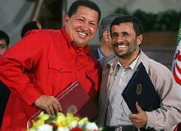 Hugo Chaves (kiri) dan Mahmoud Ahmadinejad.