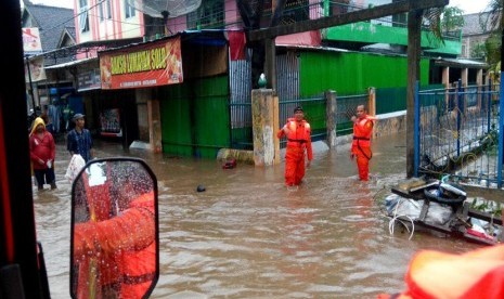 Tim Basarnas Mataram siaga penuh melakukan evakuasi darurat di wilayah bencana Bima, NTB