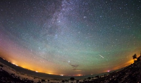 Hujan meteor Perseid tampak dii langit Jerman pada 13 Agustus 2015.