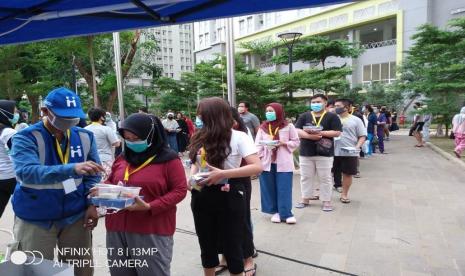 Human Initiative mendirikan pos dapur air guna melayani tenaga kesehatan berbuka puasa selama bulan Ramaddan di Rumah Sakit Darurat Wisma Atlet, Jakarta.