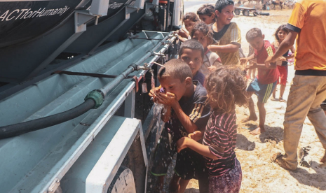 Humanity Water Tank ACT menyalurkan bantuan air bersih untuk warga Gaza.