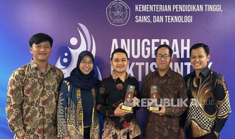 Humas UMM berhasil membawa pulang penghargaan sebagai humas terbaik di ajang Anugerah Pendidikan Tinggi, Sains, dan Teknologi (Diktisaintek) 2024 pada 13 Desember ini di Jakarta. 