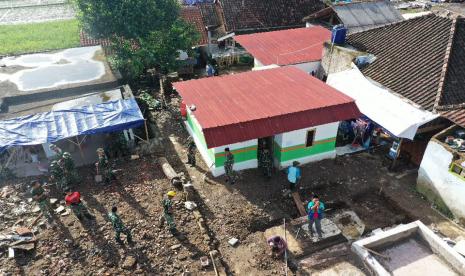 Hunian Sementara ini dibagun di tanah berukuran 4x5 meter