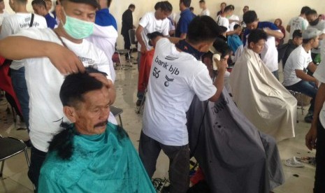 HUT BJB Dimeriahkan Pangkas Rambut Gratis