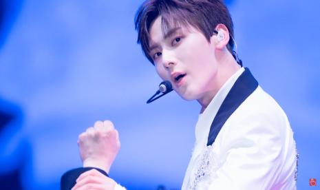 Penyanyi asal Korea Selatan Hwang Min-hyun.