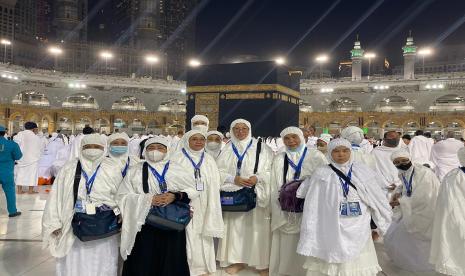 umrah ke Tanah Suci Makkah.