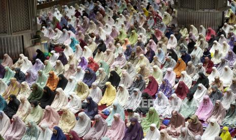 Ibadah Sholat Tarawih di Masjid Istiqlal Jakarta