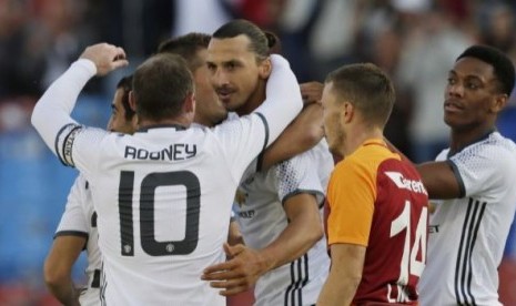 Ibrahimovic usai mencetak gol ke gawang Galatasaray, Ahad (31/7).