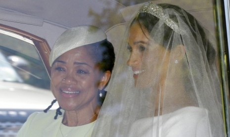 Ibu Doria Ragland dan putrinya Meghan Markle.