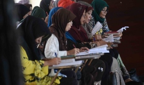  Kondisi Pandemi Membaik, Ikadi: Aktivitas Dakwah Kembali Menggeliat. Foto:  Ibu-ibu anggota majelis taklim (ilustrasi).