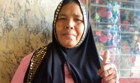 Ibu Juanah salah satu mitra Amartha yang sukses dengan bisnis gorengannya