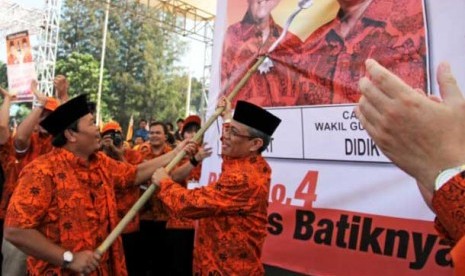 ibuan massa menghadiri kampanye terbuka pasanga Cagub-cawagub DKI Jakarta Hidayat Nur Wahid-Didik J Rachbini di Stadion Soemantri Brodjonegoro Kuningan, Jakarta, Minggu (1/7).