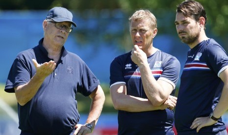 Iceland's coaches Lars Lagerbaeck, Heimir Hallgrimsson and Freyr Alexandersson during training. 