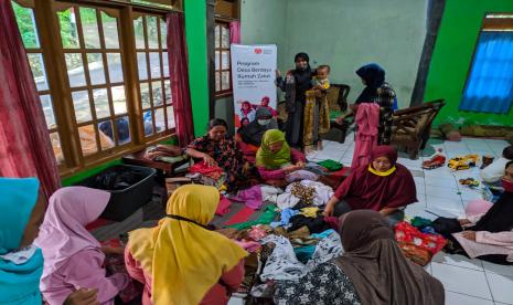 Ide unik kembali dilakukan  Relawan Rumah Zakat. Berlokasi di rumah Ahmadi, Kepala Dusun Babadan, Semarang Jawa Tengah, Amrih Setiowati Relawan Rumah Zakat mengajak warga sedekah melalui awul-awul yaitu sedekah dengan barter barang-barang bekas pakai.