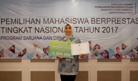 Iin Fadhilah Utami Tammasse, mahasiswa Unhas Makassar yang meraih predikat Pemilihan Mahasiswa Berprestasi (Pilmapres) Tingkat Nasional 2017, meraih predikat The Most Inspiring Student di ajang Pemilihan Mahasiswa Berprestasi (Pilmapres) Tingkat Nasional 2017