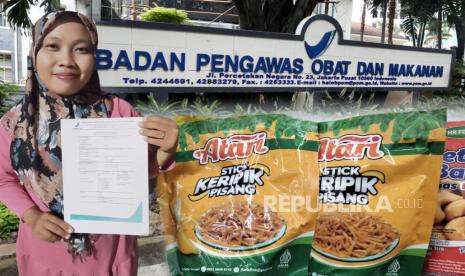 Ika Sutin Suryani pemilik usaha Atari Stik Keripik Pisang 