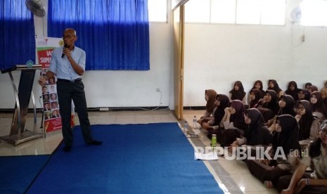 Ikatan Alumni Program Habibie (IABIE) kembali mengadakan program unggulannya bertajuk IABIE Supermentor. Mengambil tema Generasi Milenial Dunia Tanpa Batas, acara ini diadakan di hadapan sekira 320 siswa siswi Sekolah Menengah Kejuruan Negeri (SMKN) 1 Gunung Putri, Kabupaten Bogor, Kamis (4/1).