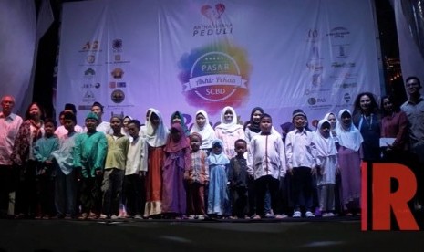 Ikatan Muslim Tionghoa Indonesia bersama Artha Graha Peduli mengadakan buka bersama gratis untuk umum.