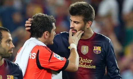 Iker Casillas bersama Gerrard Pique