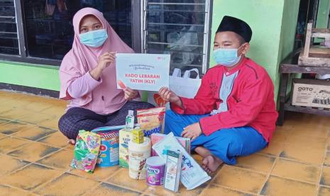 Ikhtiar untuk berbagi dan menghadirkan kebahagiaan di bulan Ramadhan terus dilakukan Rumah Zakat. Dengan berbagai program Bahagia Bersama Ramadhan, Rumah Zakat terus menyalurkan bantuan kepada warga yang membutuhkan.