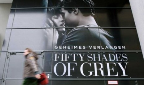 Iklan pemutaran film Fifty Shades of Grey di bioskop terbuka di Adelaide.