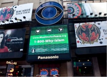 Iklan video kampanye damai dari Muslim For Peace di Times Square, New York