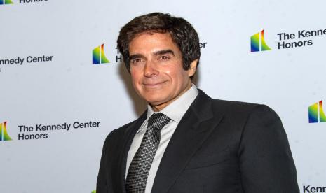 Ilusionis David Copperfield akhirnya bisa tampil di MGM setelah salah satu teknisi belakang panggungnya kena Covid-19.