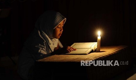 Ilustrasi Anak membaca Alquran