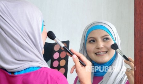 Anjuran Berhias dan Larangan Wanita Mengubah Ciptaan Allah. Foto: Ilustrasi Berhias